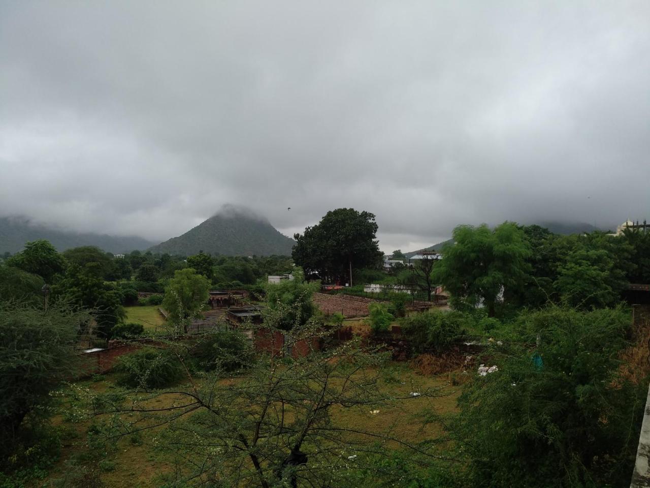 Radhika Palace Hotel Pushkar Esterno foto